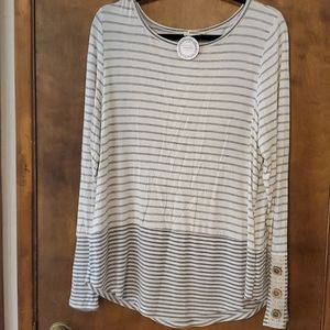 Adora long sleeve shirt with buttons on the sleeve